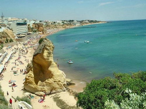 Zomer in de top strand steden van Algarve, Portugal